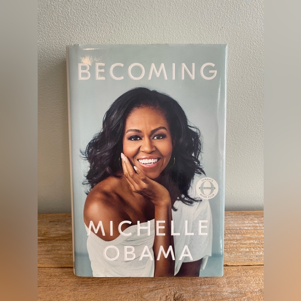 Book / Becoming by: Michelle Obama